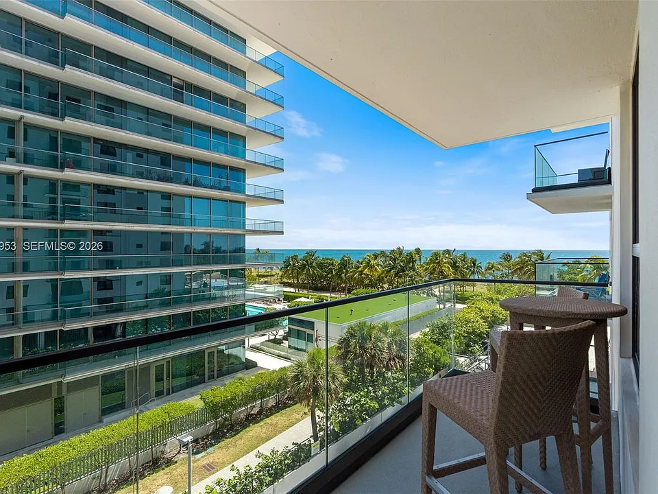 10185 Collins Ave #521