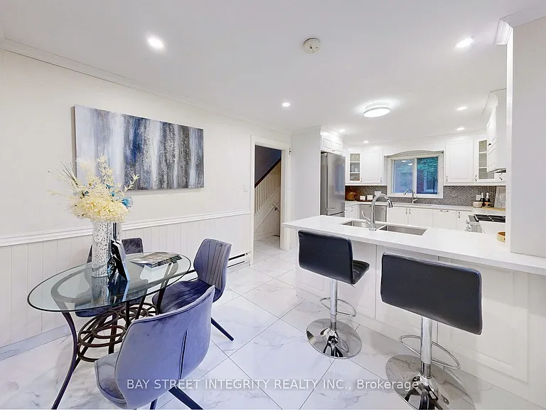 184 Heath St W — Photo 9
