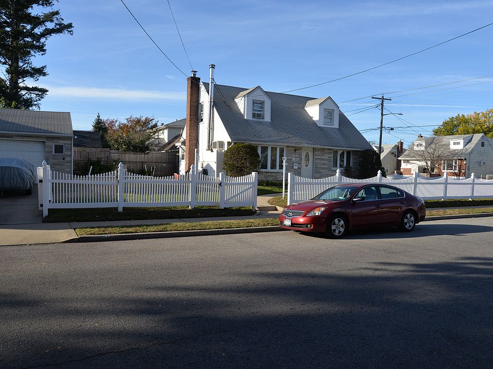 1st image of 136 Stewart St