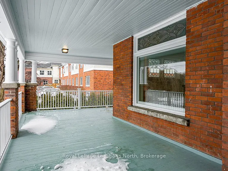 20 Alice St E #1 — Photo 2