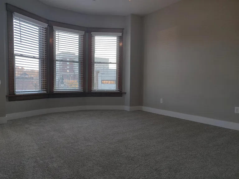 608 Columbia St — Photo 9