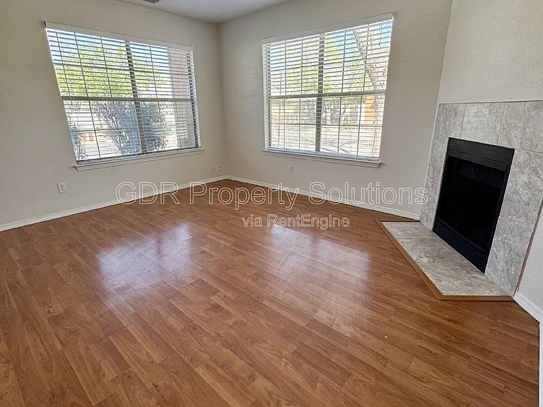 700 Fruit Ave NW — Photo 7