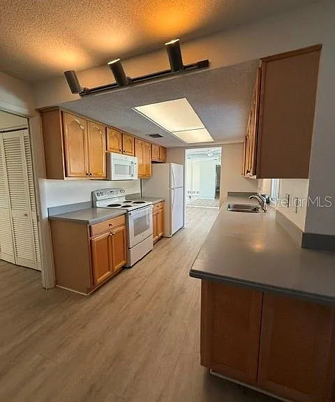1884 Yale Dr — Photo 17