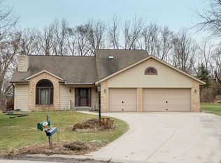 W175S6885 Marybeck Ct, Muskego, WI 53150