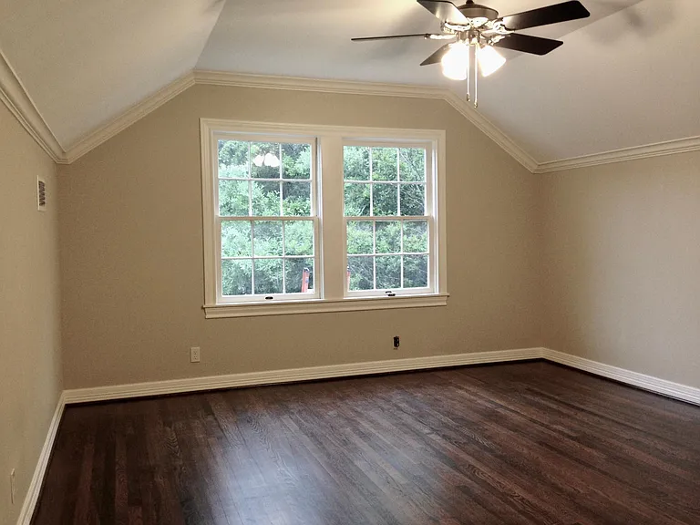 2560 Shirley Ave — Photo 15