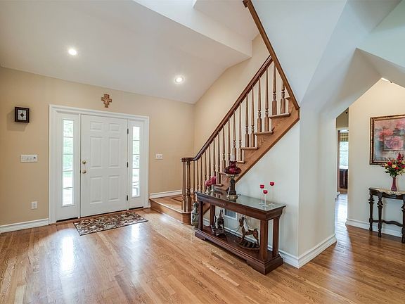 3rd image of 58 Elderwood Dr