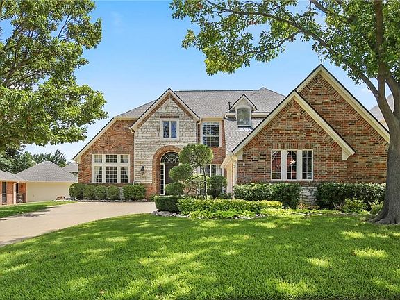 2nd image of 2813 Lake Crest Dr