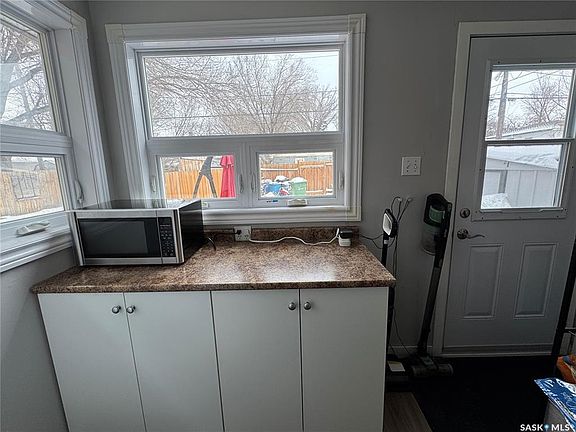 5th image of 675 Pasqua St