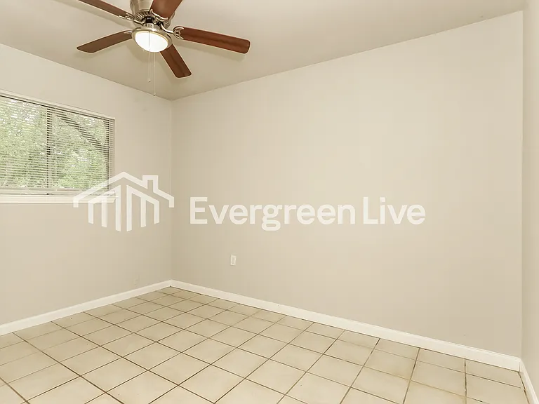 738 Sterling Dr — Photo 15