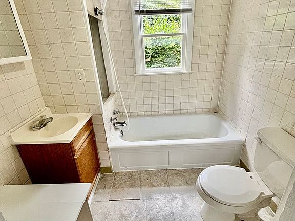 5th image of 312 Lincoln Ave #B