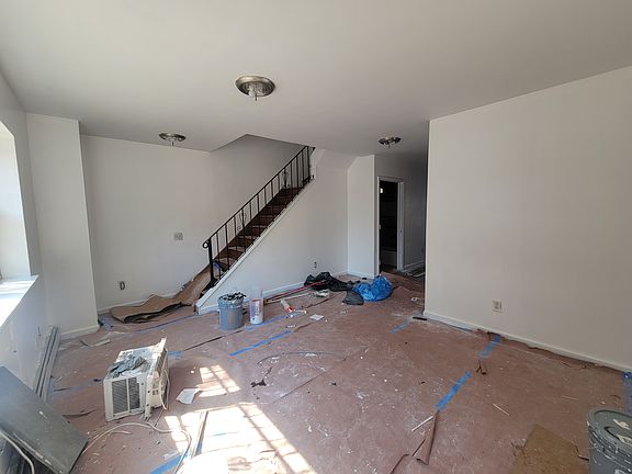 2nd image of 910 Rogers Ave #1