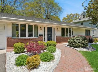 17 Tyndall Rd S, Kendall Park, NJ 08824