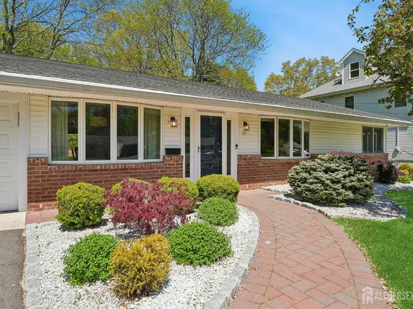 17 Tyndall Rd S, Kendall Park, NJ 08824