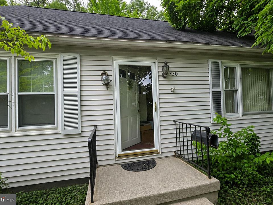 1st image of 730 E Division St
