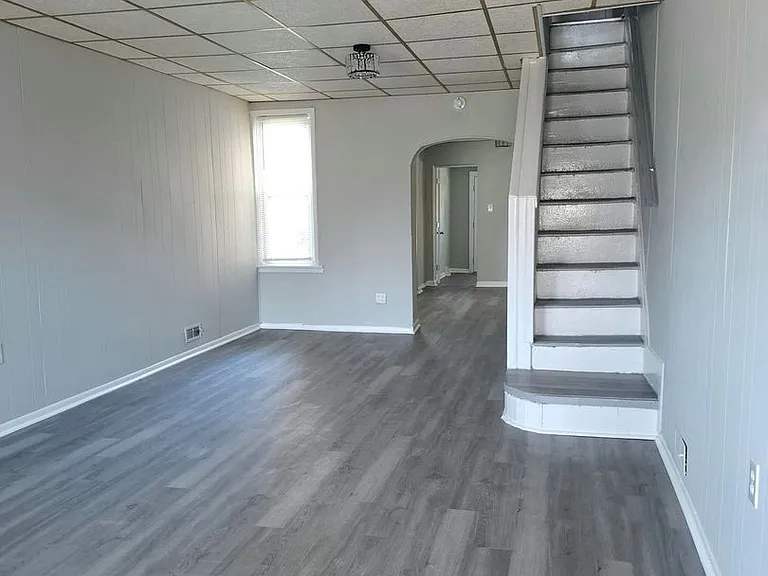2610 W 7th St — Photo 2