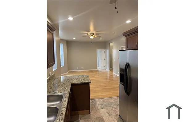Building Photo - 9645 S Avenue M #3E