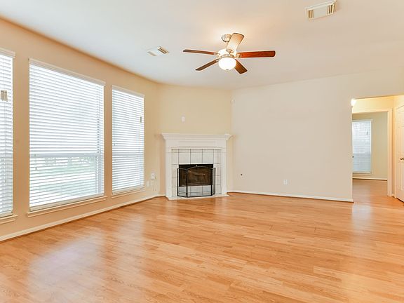 4th image of 3802 Hillbrook Dr