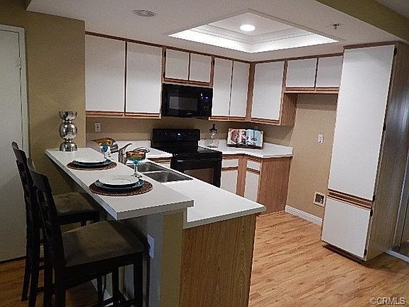 Open & Airy Kitchen with Recessed Lighting, Breakfast Bar, Newer
