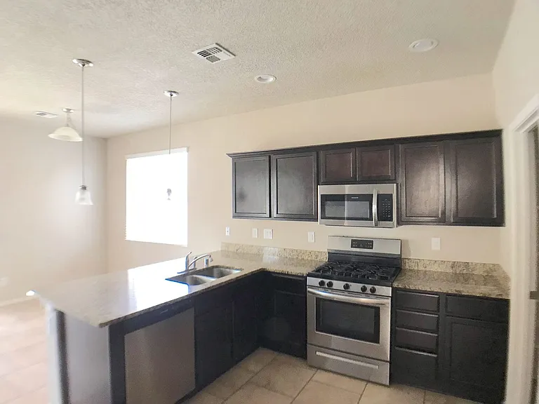 3916 Dynamite Rd NE — Photo 9