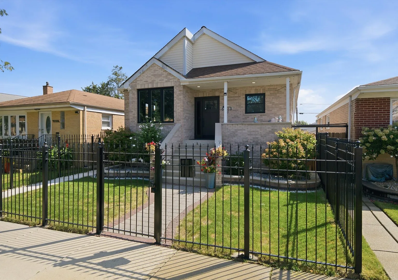 5 bed, 2500 sqft, $5,000 — Photo 1