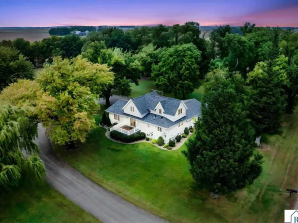 8667 450th Ave, Blue Earth, MN 56013