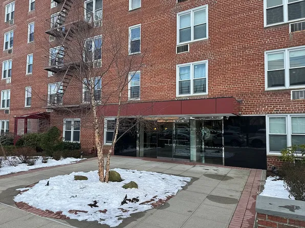 21050 41st Ave APT 3A, Flushing, NY 11361