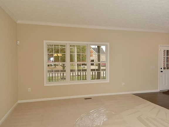 5th image of 704 Montgomery Dr