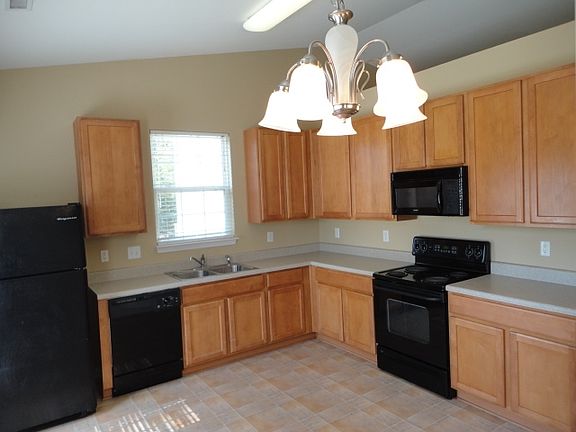 5th image of 17 Crescent Hill Ct