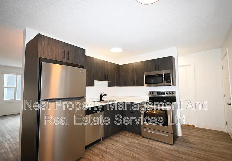 G86 Strathcona Ave #1900 — Photo 2