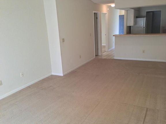 4th image of 5046 Knightsbridge Cir N