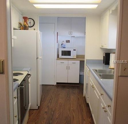 2nd image of 46 Thatch Palm St W #46