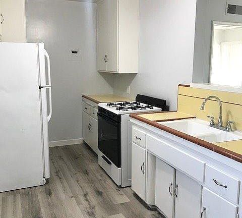 4th image of 1700 Grevelia St