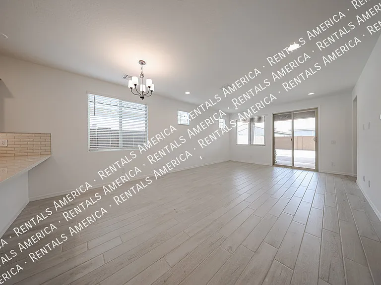 8725 W Windsor Blvd — Photo 14
