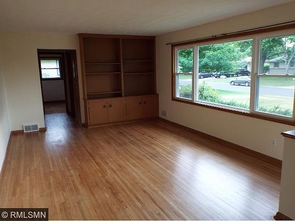 3rd image of 6936 Grimes Ave N