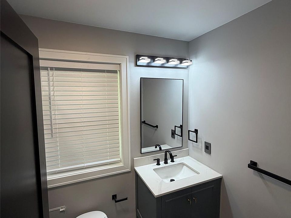 561 E Walled Lake Dr, photo 9
