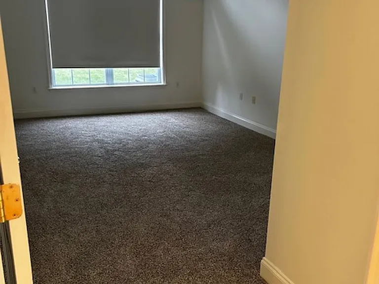 527 Oak Hill Ln — Photo 9