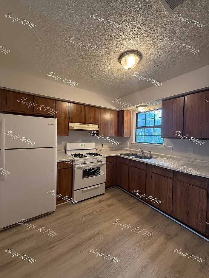 2 bed, 1.0 bath, $1,050 — Photo 4