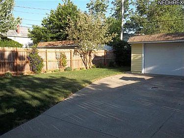 5th image of 16205 Ernadale Ave