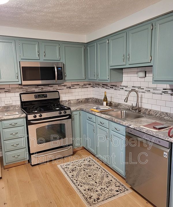 1st image of 405 Sonnybrook Ct