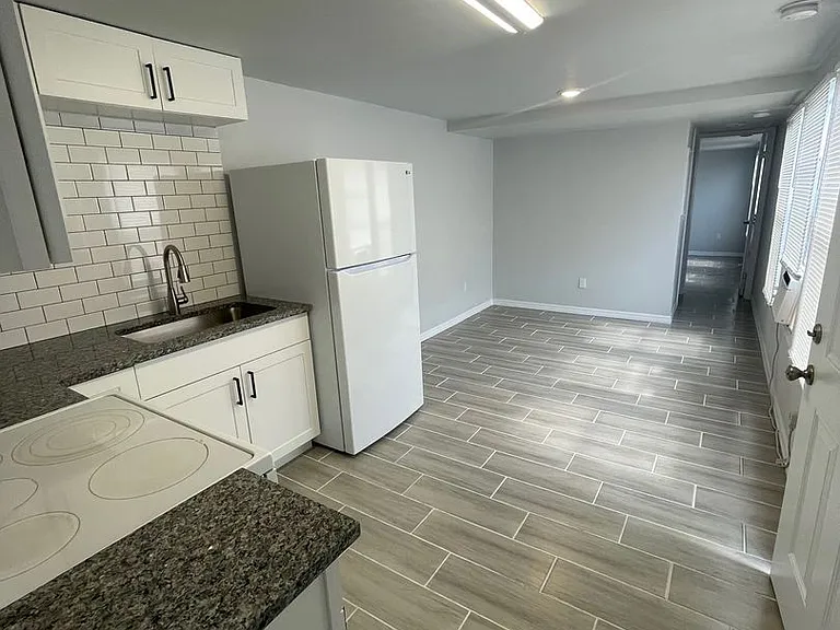 1106 50th Avenue Dr W — Photo 2