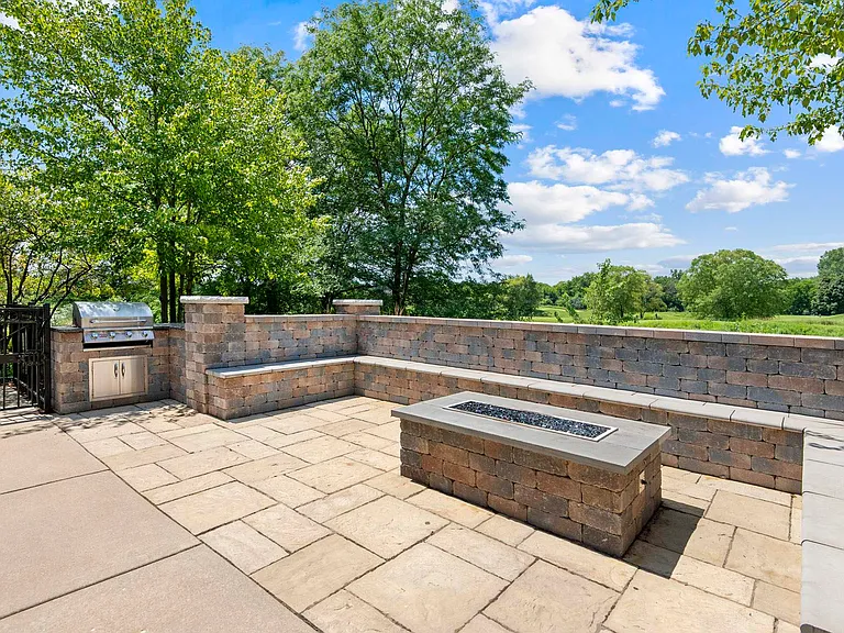 Outdoor Patio with Fire table and Grills