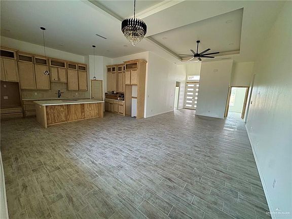 2nd image of 2915 Arboledas Dr