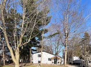 7252 Douglas Rd, Lambertville, MI 48144