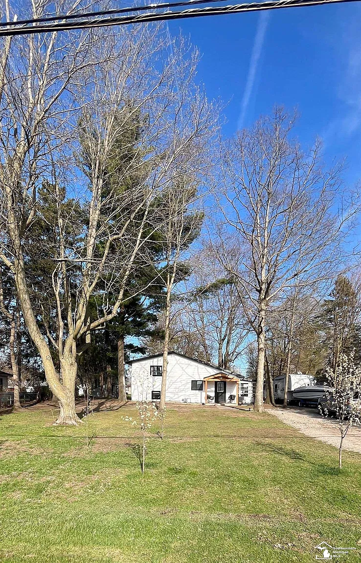 7252 Douglas Rd photo 1