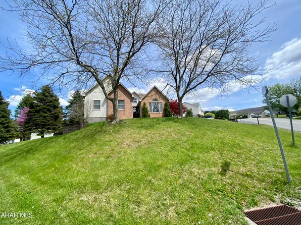1643 Duquesne Ln, Altoona, PA 16602