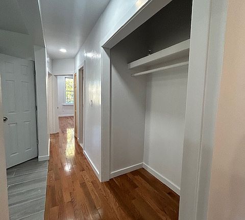 5th image of 2914 Cruger Ave #5