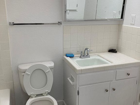 5th image of 640 Serramonte Blvd APT 12