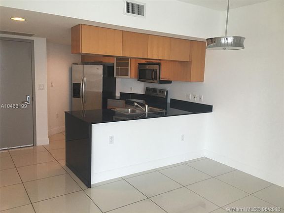 3rd image of 1749 N Bayshore Dr