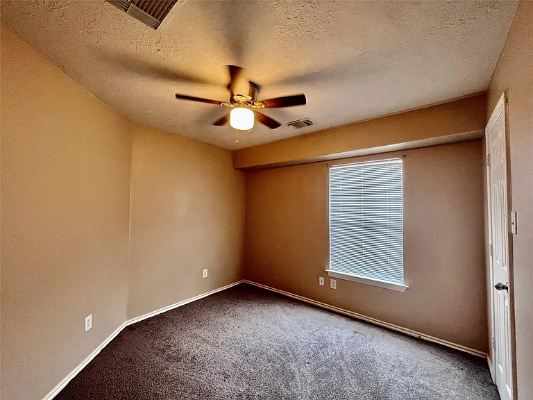 2811 Hackamore Hollow Ln — Photo 10
