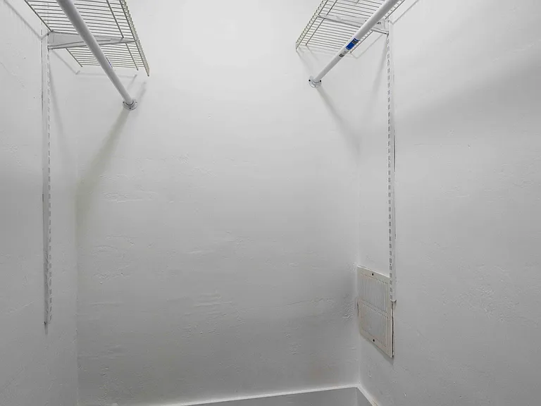 1940 Biarritz Dr #24 — Photo 10